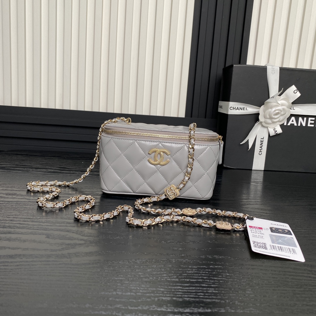 Chanel Cosmetic Bags Set With Diamonds Sheepskin Chains