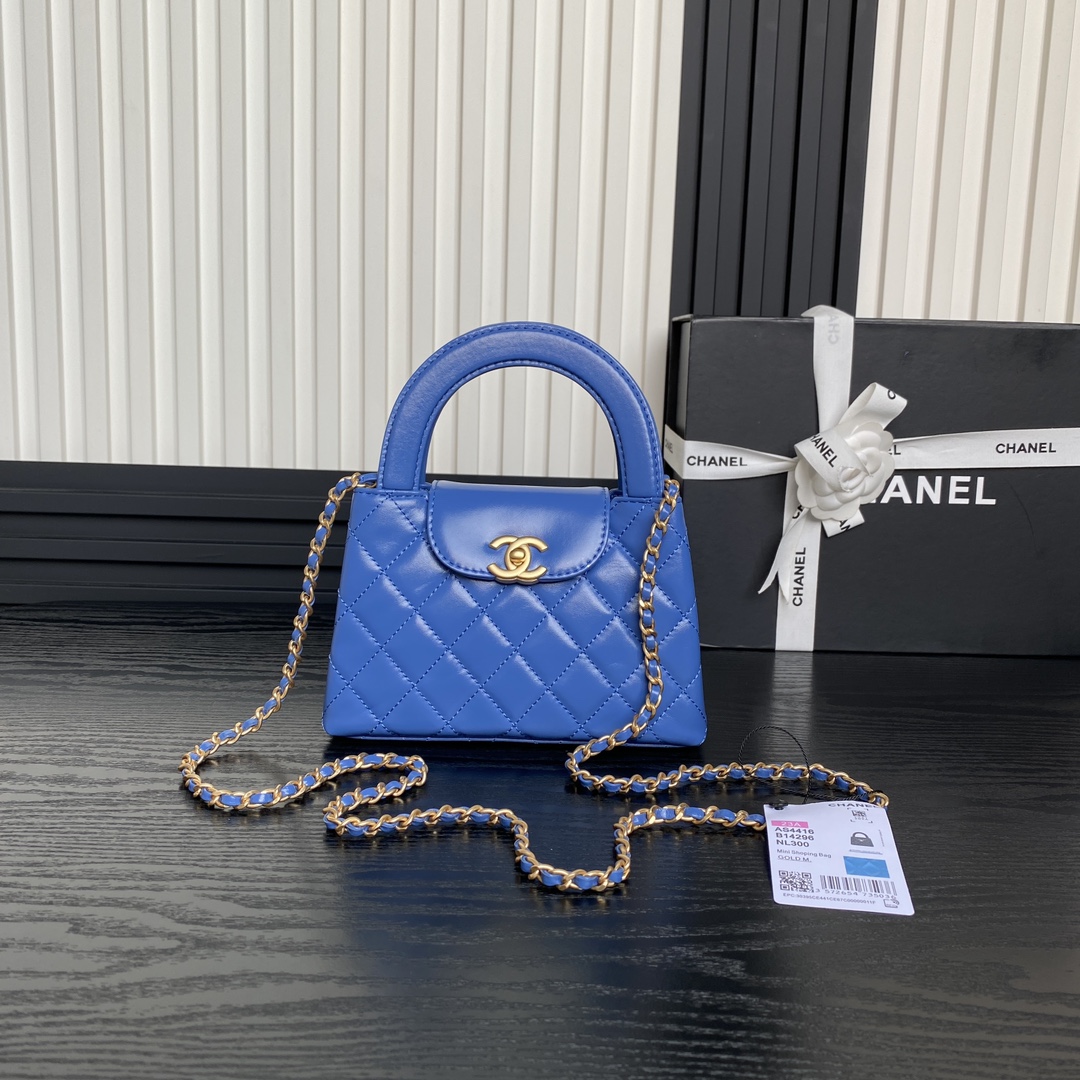 What is AAA quality
 Chanel AAAAA+
 Bags Handbags Black Fall/Winter Collection