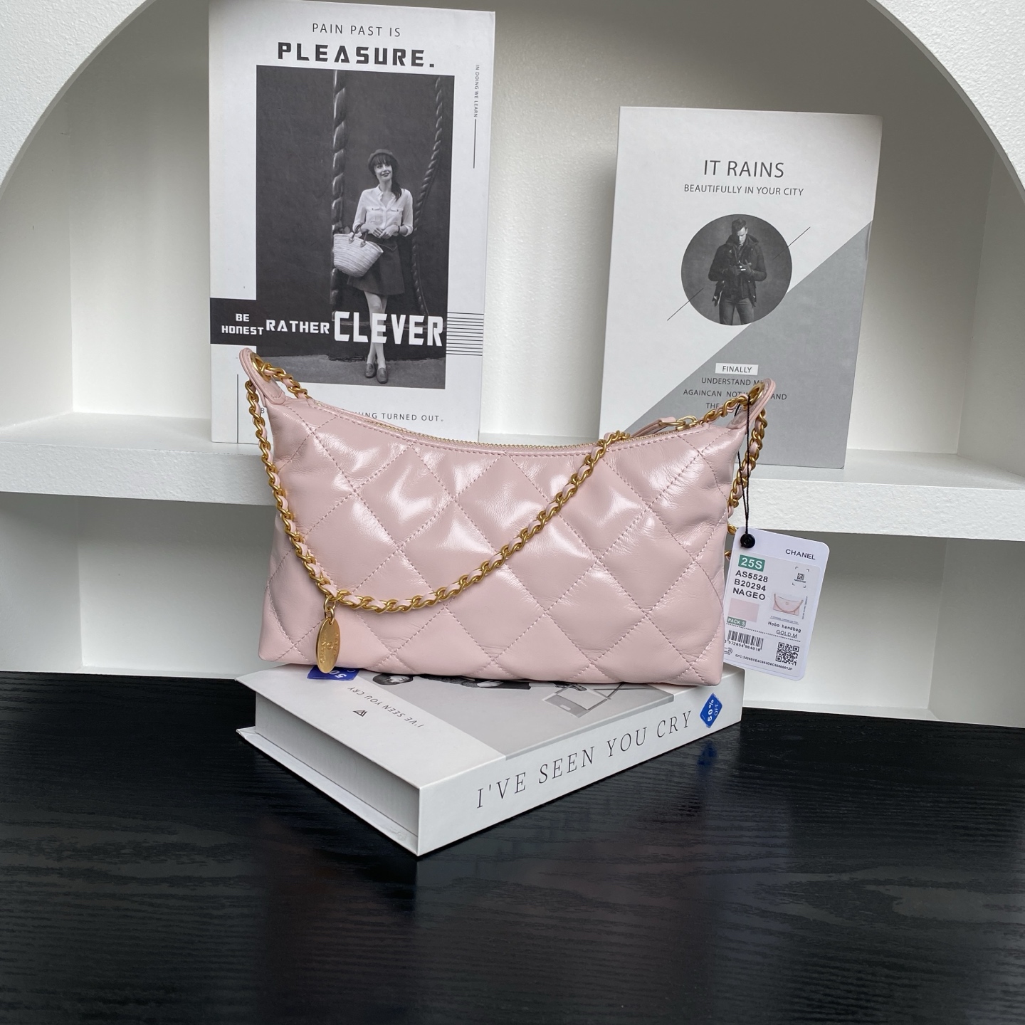 [Chanel Women