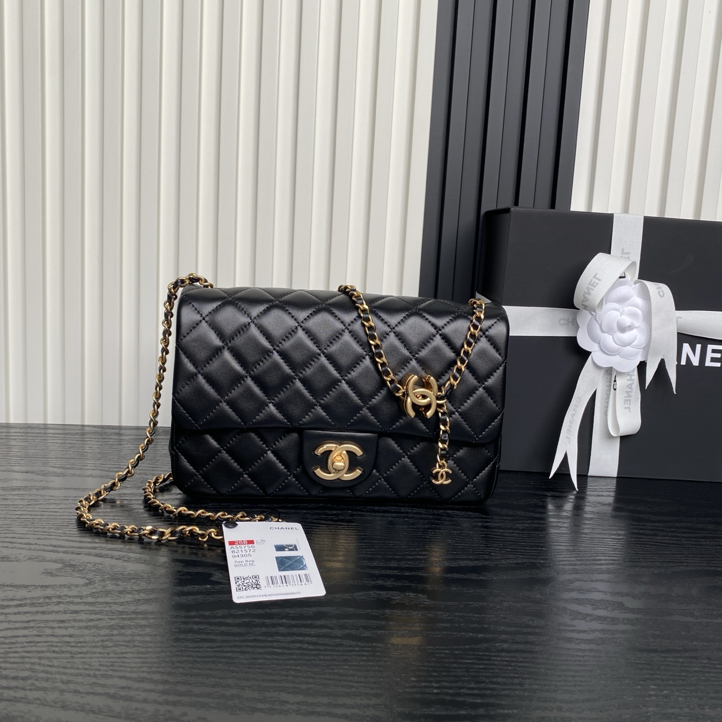 Chanel🧩💘25B Hermosa hebilla doble C serie CF AS5756 Piel de cordero con cadena de metal dorado ⛓️Diseño de ajuste dob…