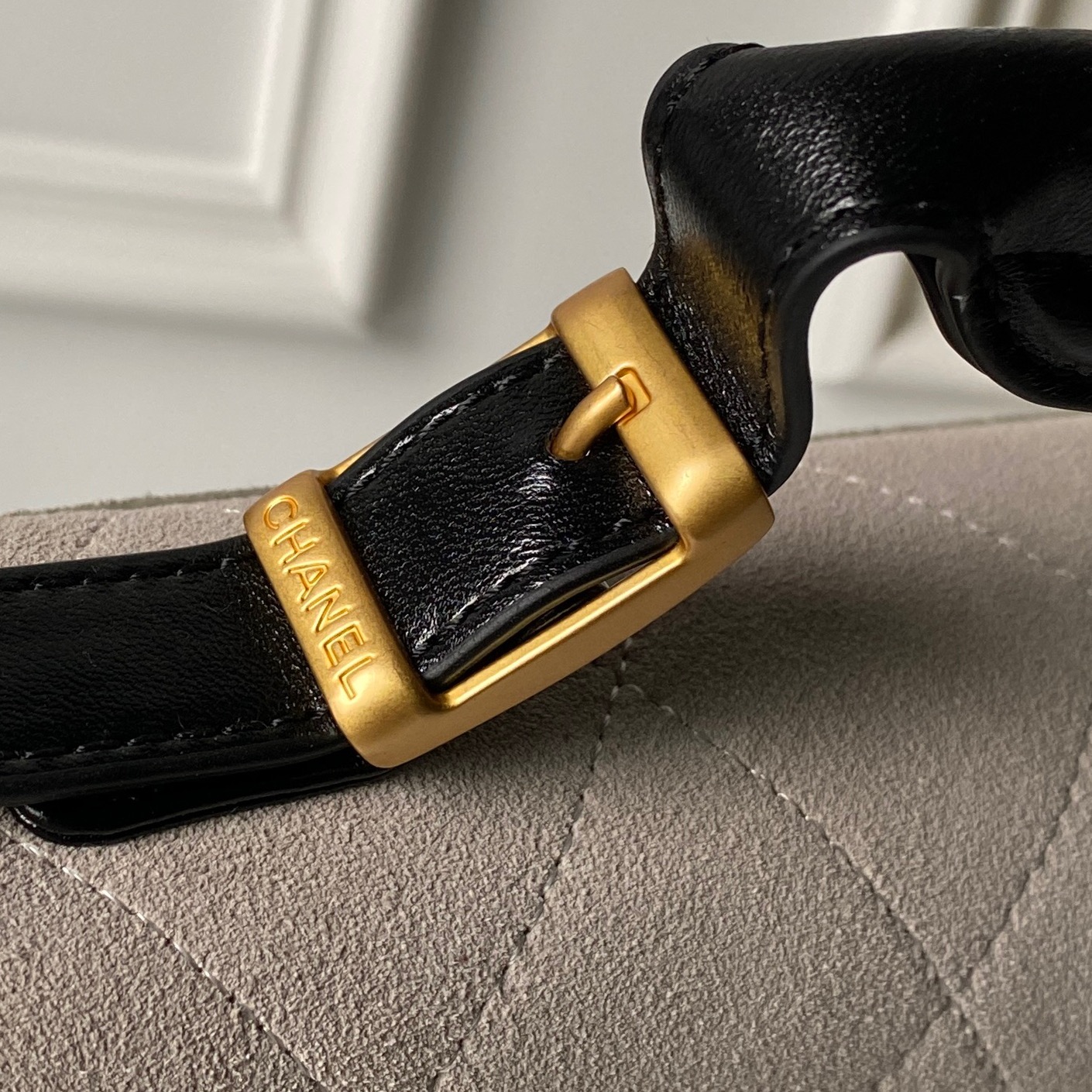 Chanel Style Leather Hobo Bag style reference detail image 4 from source 764372