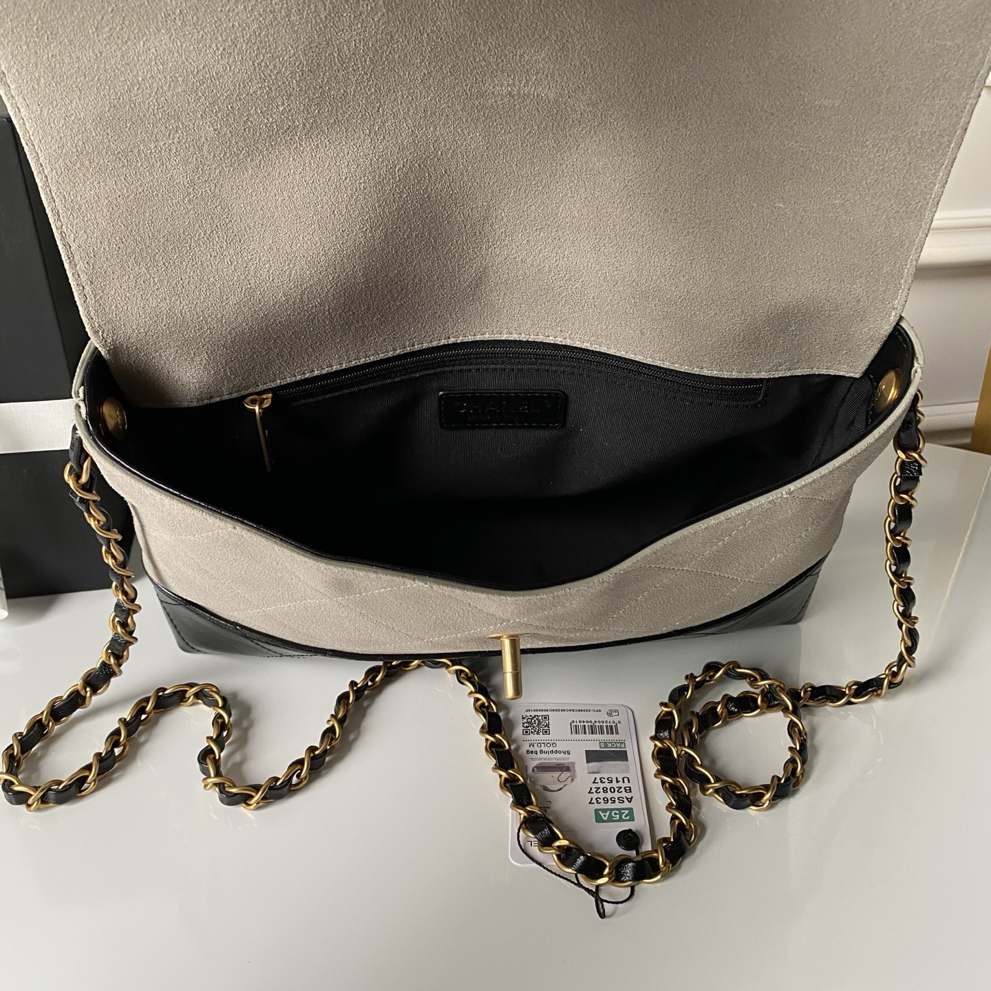 Chanel Style Leather Hobo Bag style reference detail image 7 from source 764372