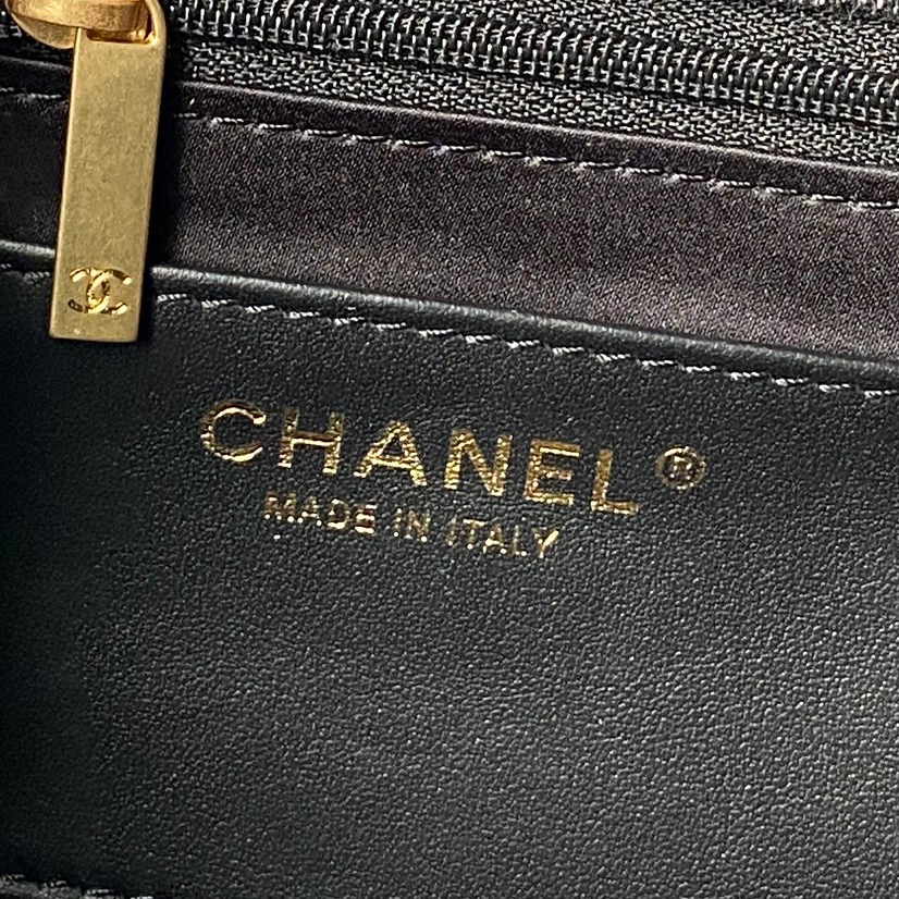 Chanel Style Leather Tote Bag style reference detail image 8 from source 764370