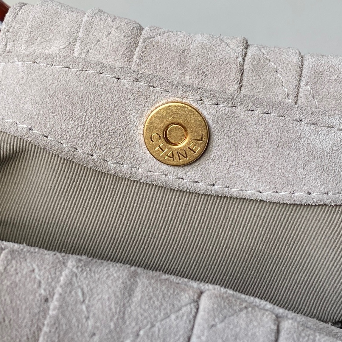 Chanel Style Leather Bag style reference detail image 8 from source 764378