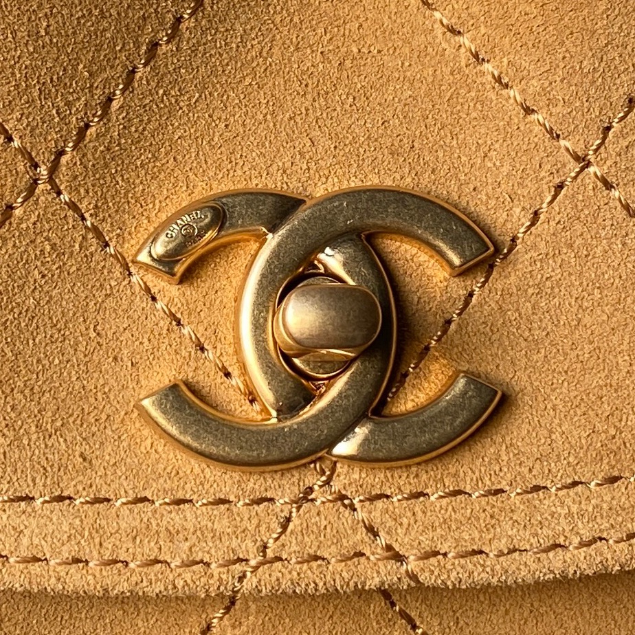 Chanel Style Leather Messenger Bag style reference detail image 3 from source 764388