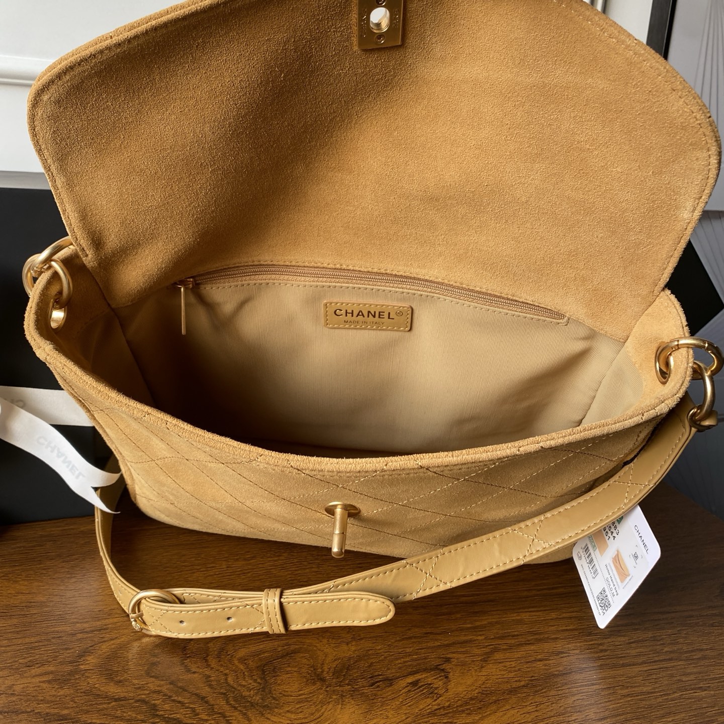 Chanel Style Leather Messenger Bag style reference detail image 7 from source 764388