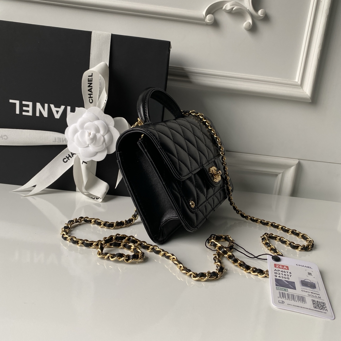 Chanel Style Leather Messenger Bag style reference detail image 7 from source 764387