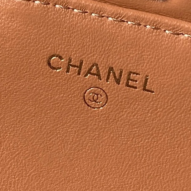 Chanel Style Leather Messenger Bag style reference detail image 9 from source 764386