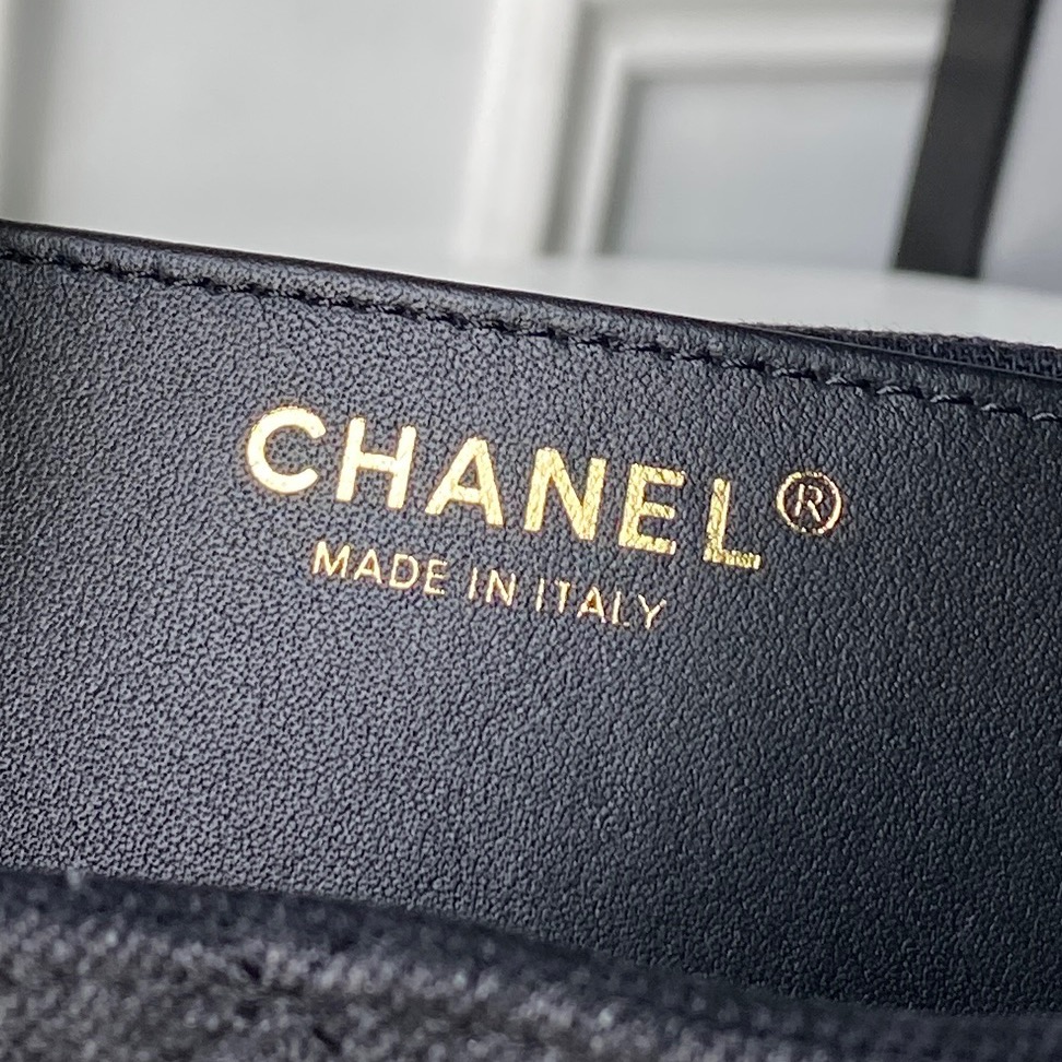 Chanel Style Leather Hobo Bag style reference detail image 8 from source 764344