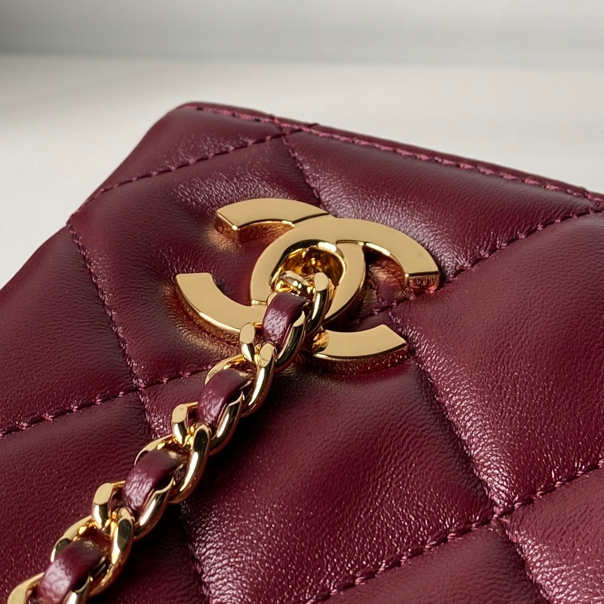 Chanel Style Leather Crossbody Bag style reference detail image 3 from source 770402