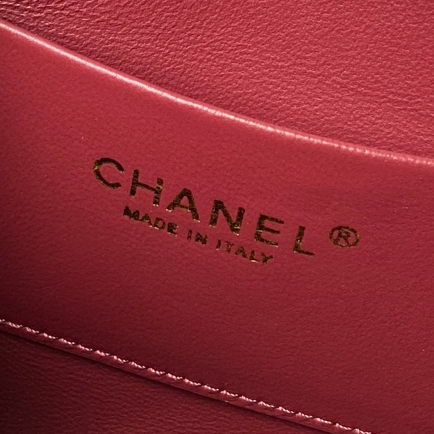 Chanel Style Leather Crossbody Bag style reference detail image 8 from source 770402