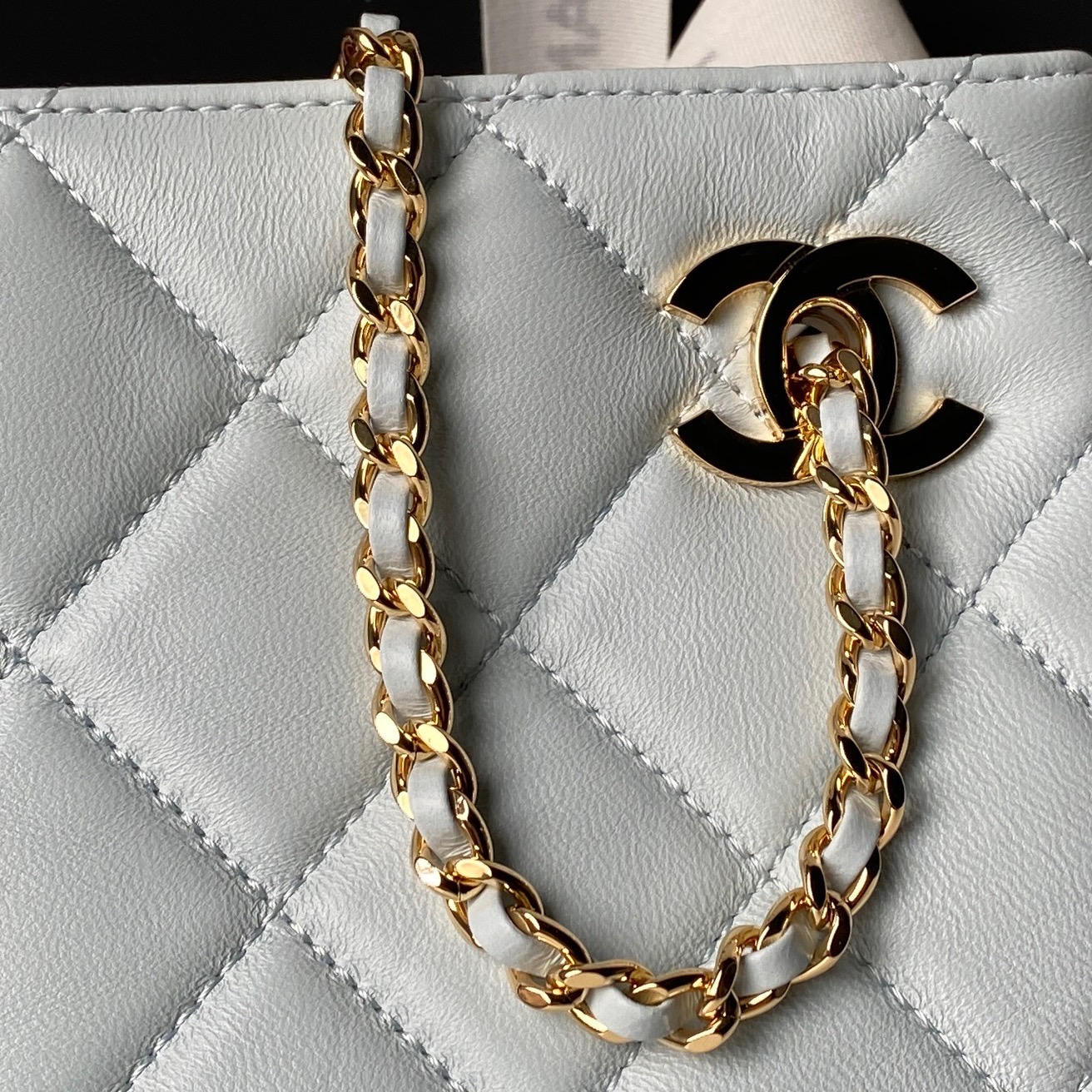 Chanel Style Leather Crossbody Bag style reference detail image 6 from source 770403
