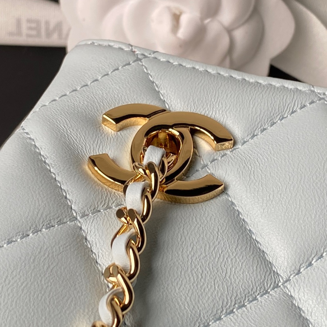 Chanel Style Leather Crossbody Bag style reference detail image 5 from source 770403