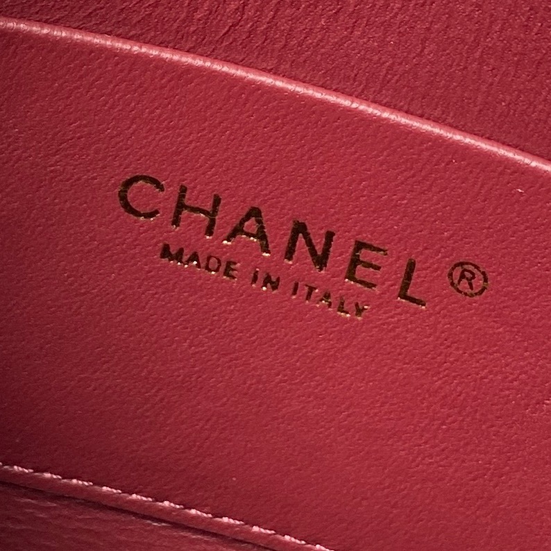 Chanel Style Leather Crossbody Bag style reference detail image 8 from source 770403