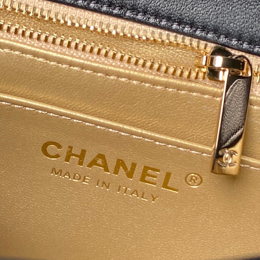 Chanel Style Leather Chain Bag style reference detail image 8 from source 776482