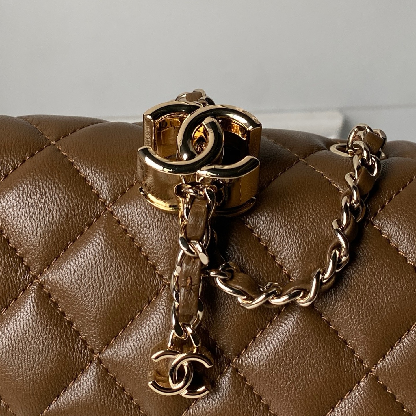 Chanel Style Leather Chain Bag style reference detail image 4 from source 770404