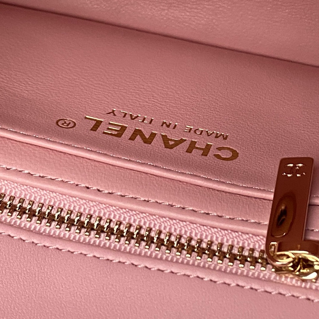 Chanel Style Leather Chain Bag style reference detail image 8 from source 776479