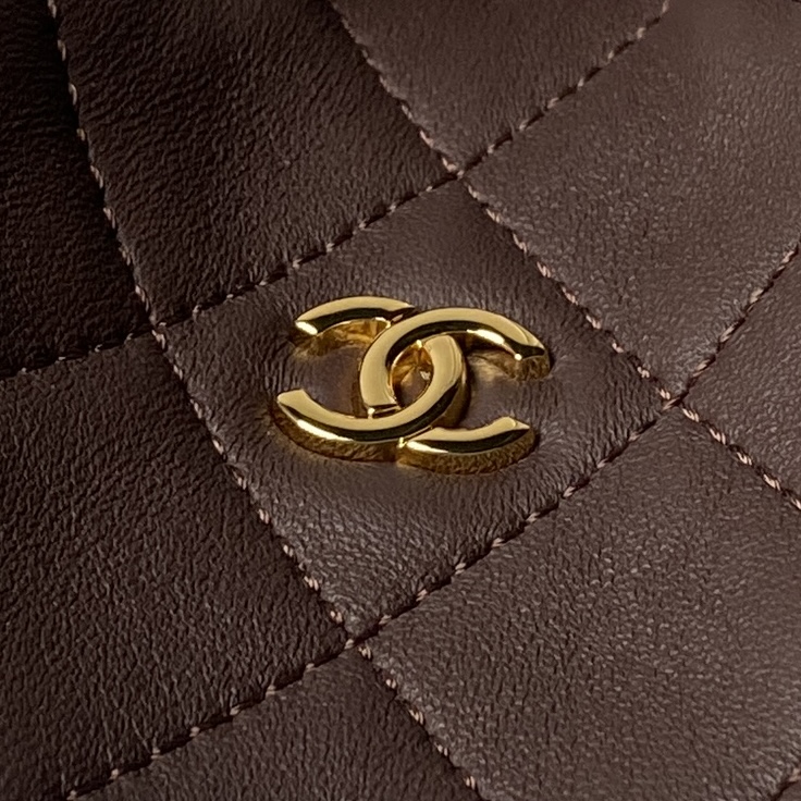 Chanel Style Leather Bag style reference detail image 3 from source 770400