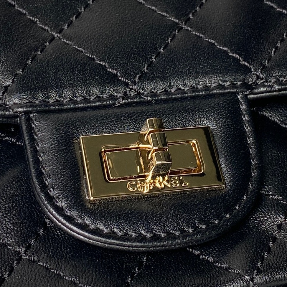 Chanel Style Leather Bag style reference detail image 4 from source 770405