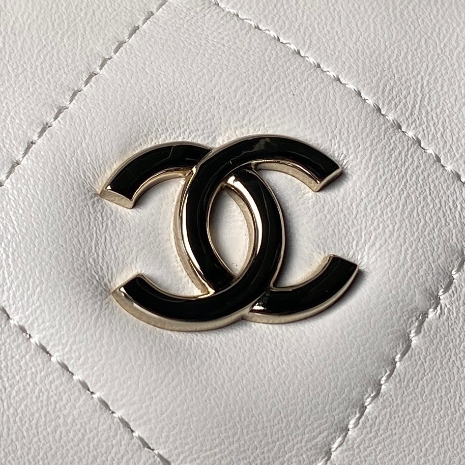 Chanel Style Black Leather Hobo Bag style reference detail image 3 from source 776560