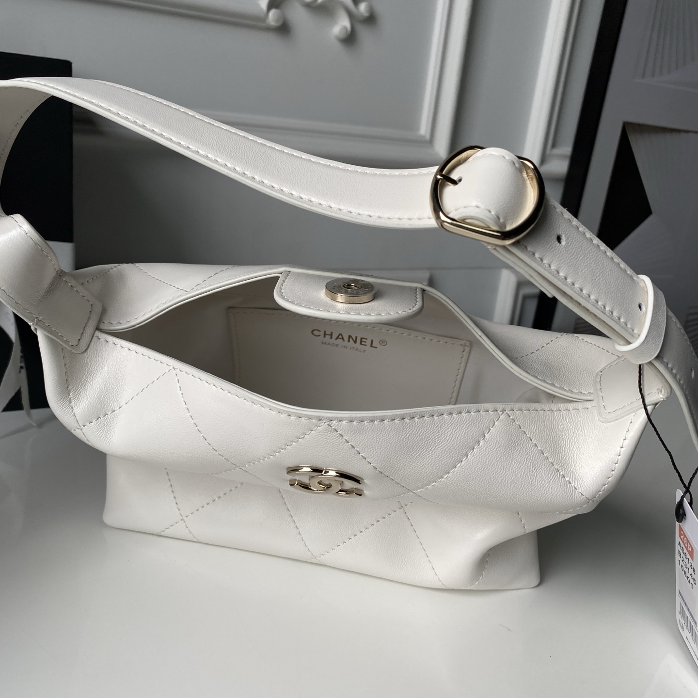 Chanel Style Black Leather Hobo Bag style reference detail image 7 from source 776560