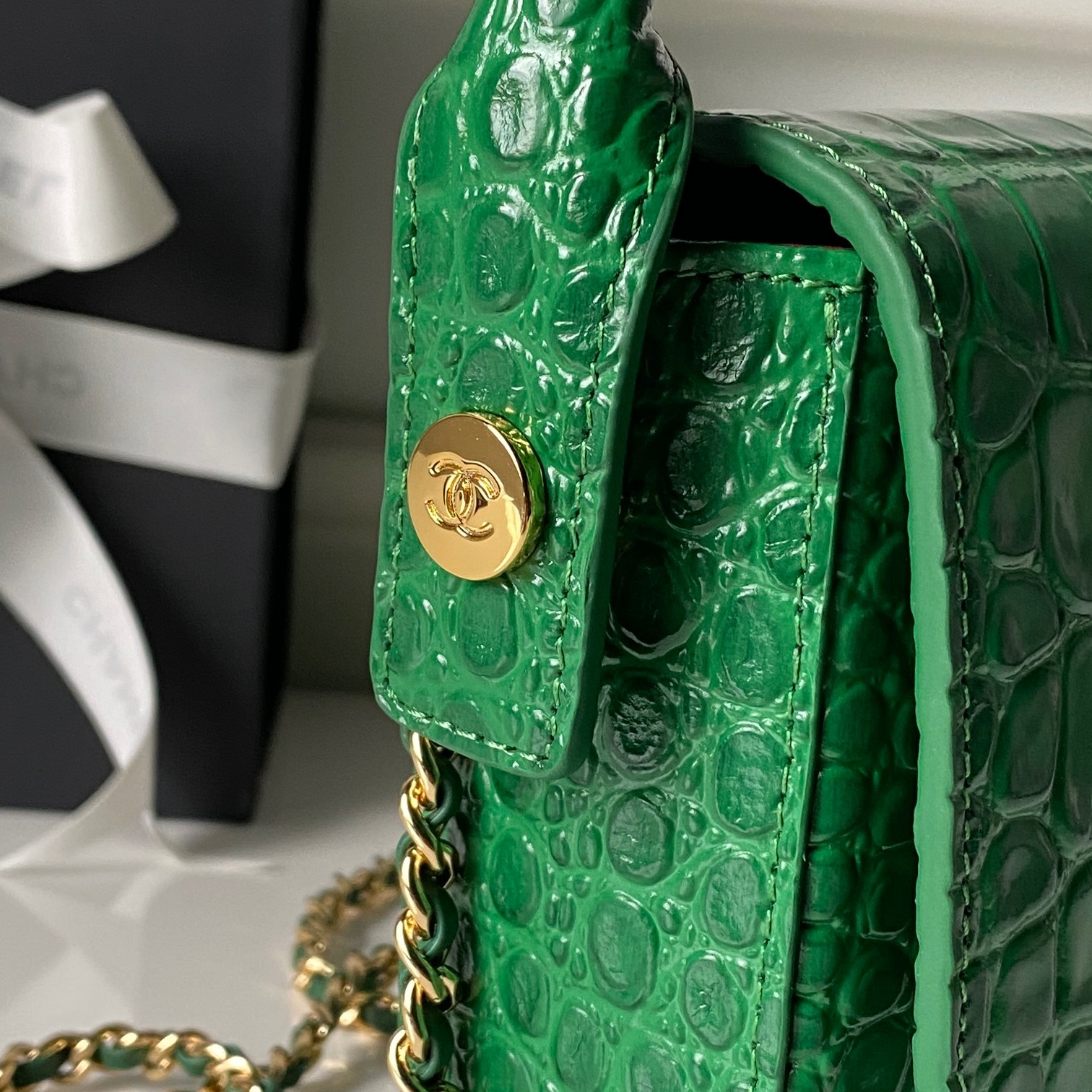 CHANEL Crocodile-Embossed Leather Top Handle bag