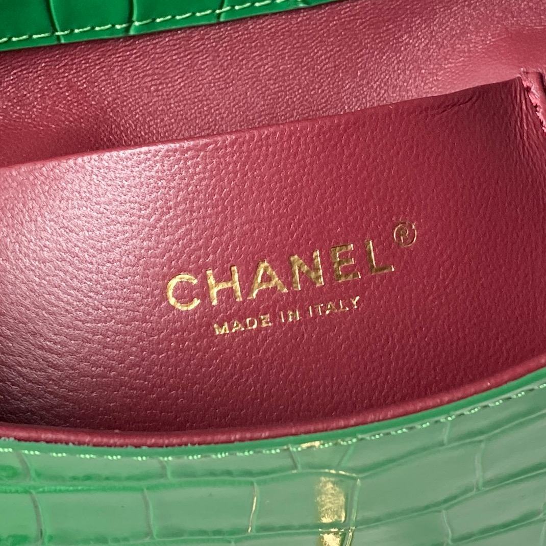 CHANEL Crocodile-Embossed Leather Top Handle bag