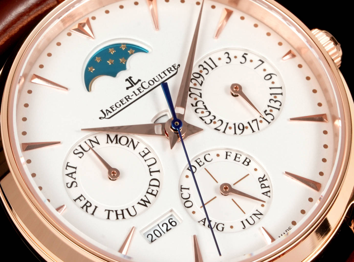 Innovative Watch with White and Gold Elements, Advanced Calendar and Alarm Features - 图片 5