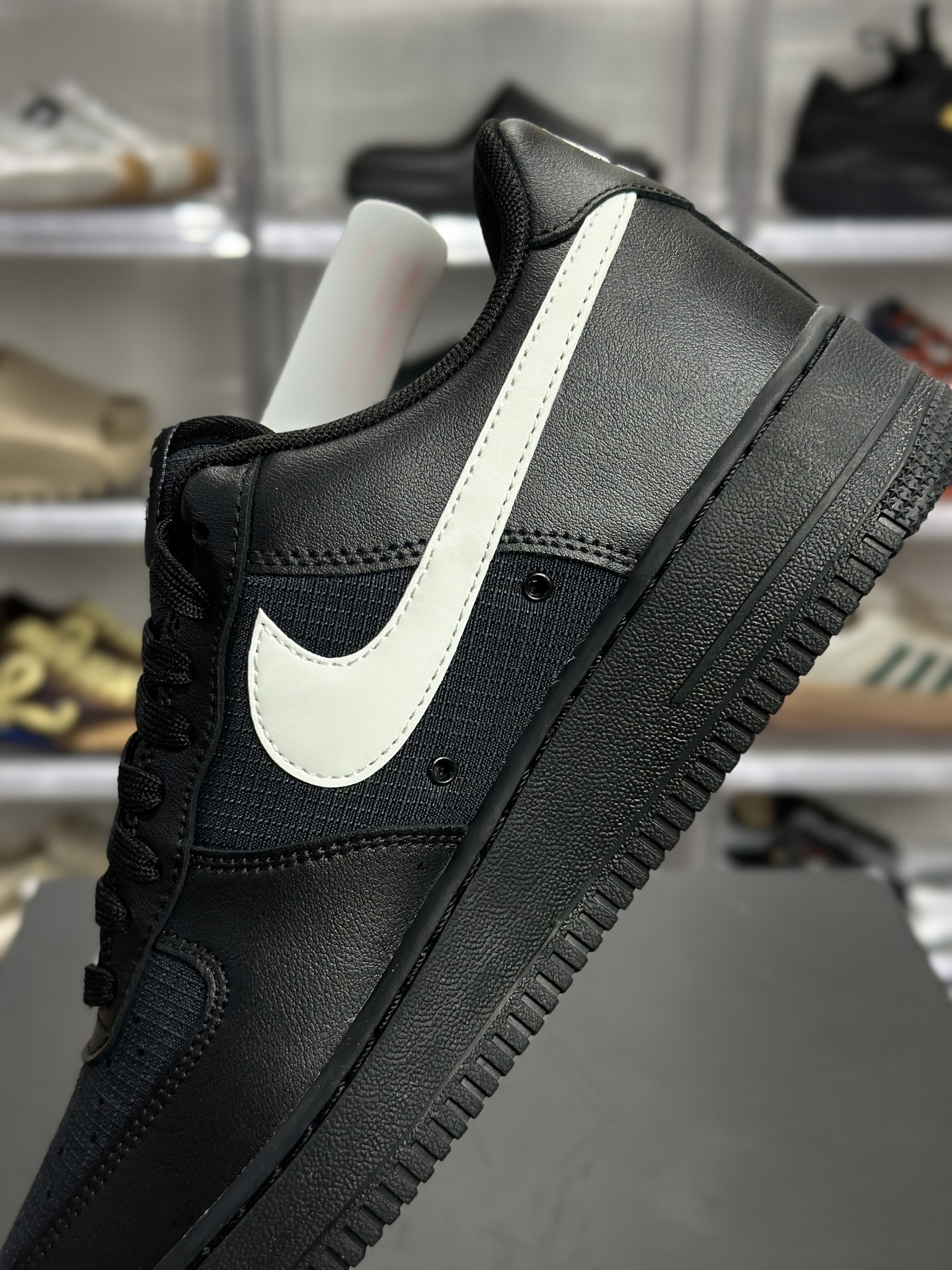 Nike Air Force 1 '07 LV8 黑灰渐变皮革板鞋 IR0592-001