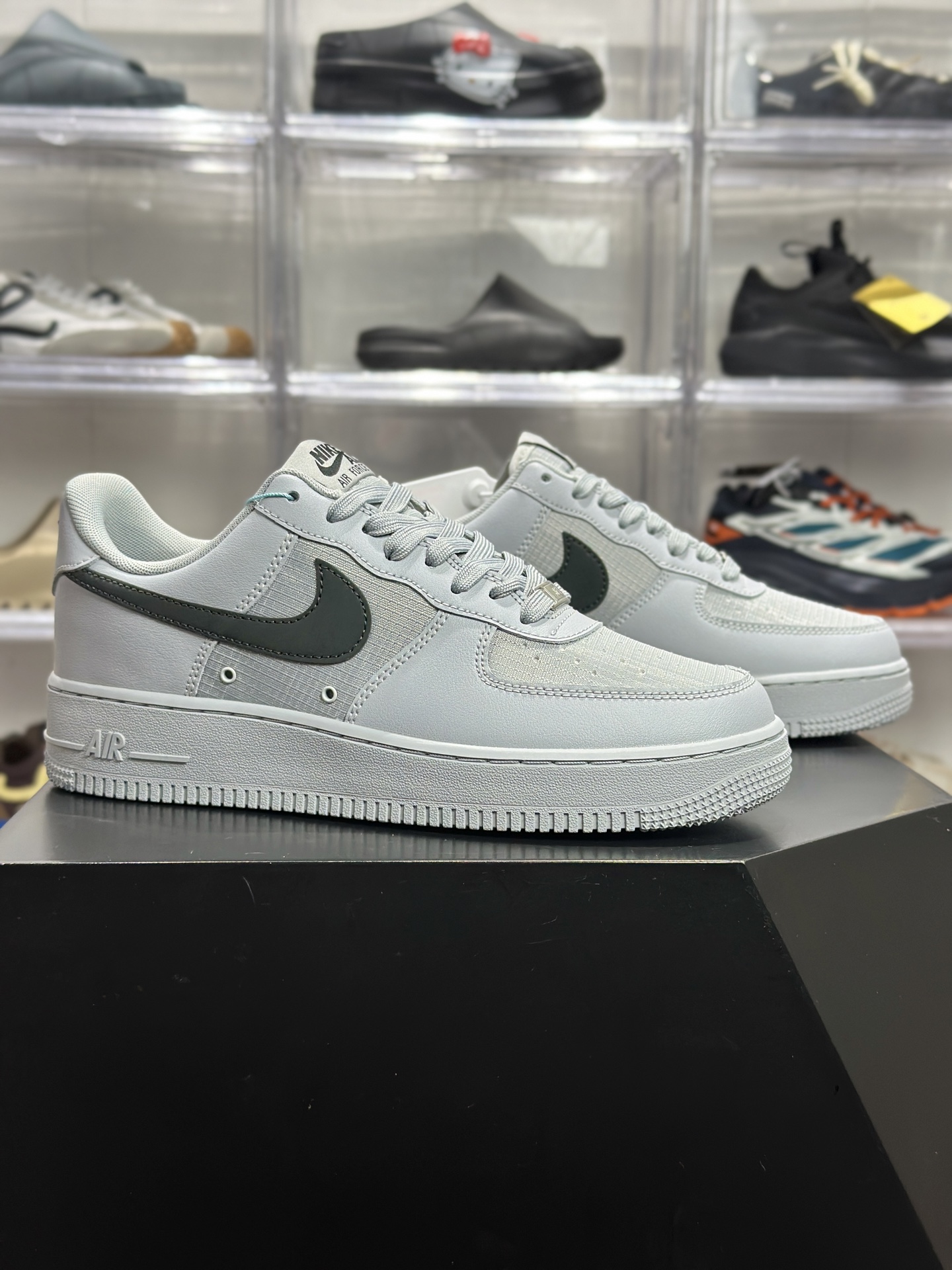 Nike Air Force 1 '07 LV8 浅灰渐变皮革板鞋 IR0952-002
