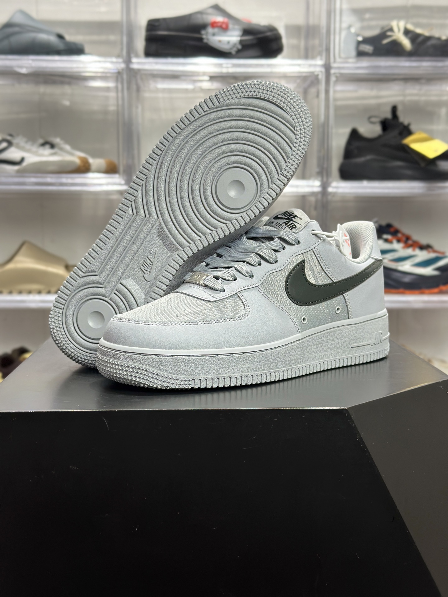 Nike Air Force 1 '07 LV8 浅灰渐变皮革板鞋 IR0952-002