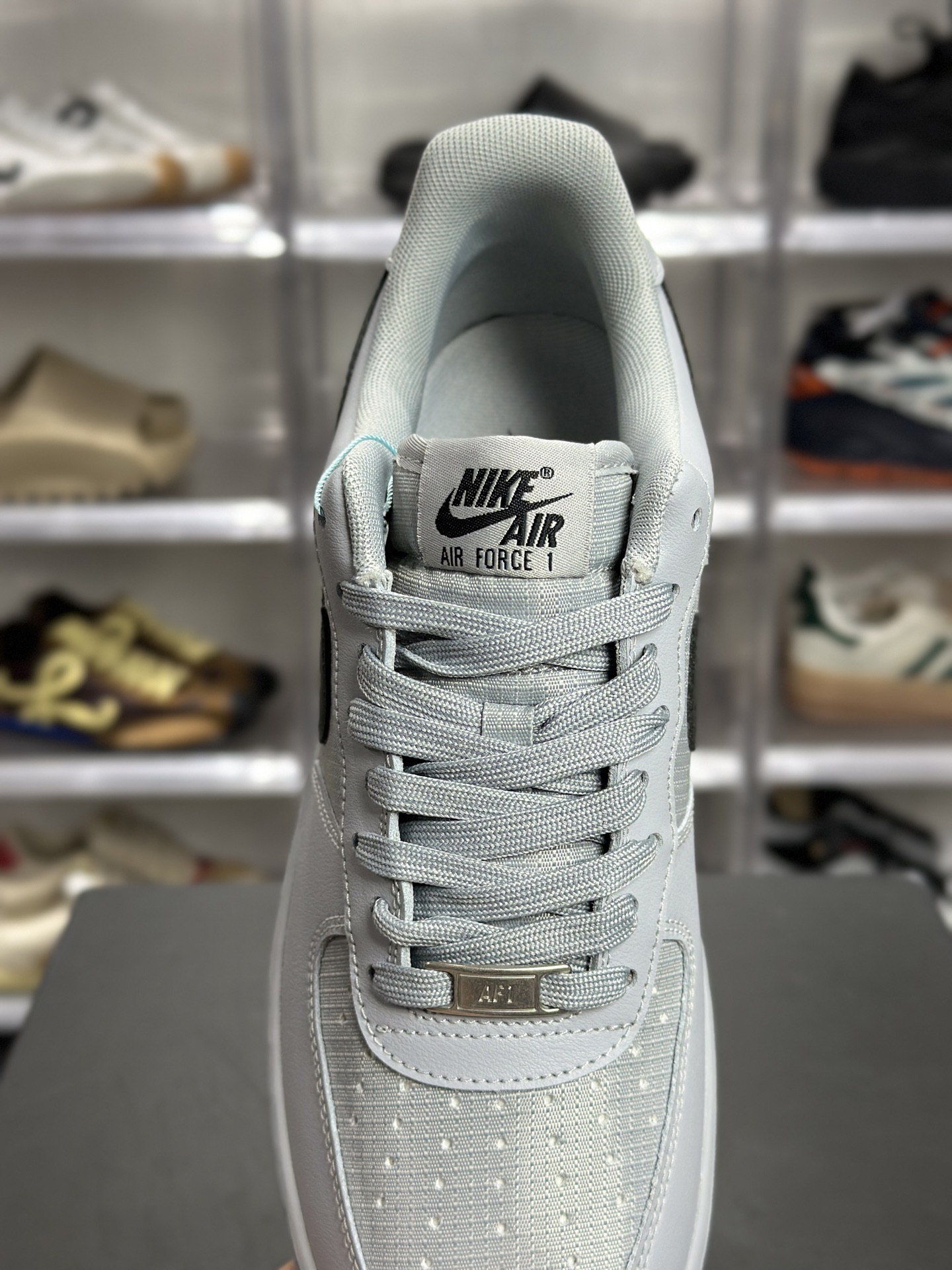Nike Air Force 1 '07 LV8 浅灰渐变皮革板鞋 IR0952-002