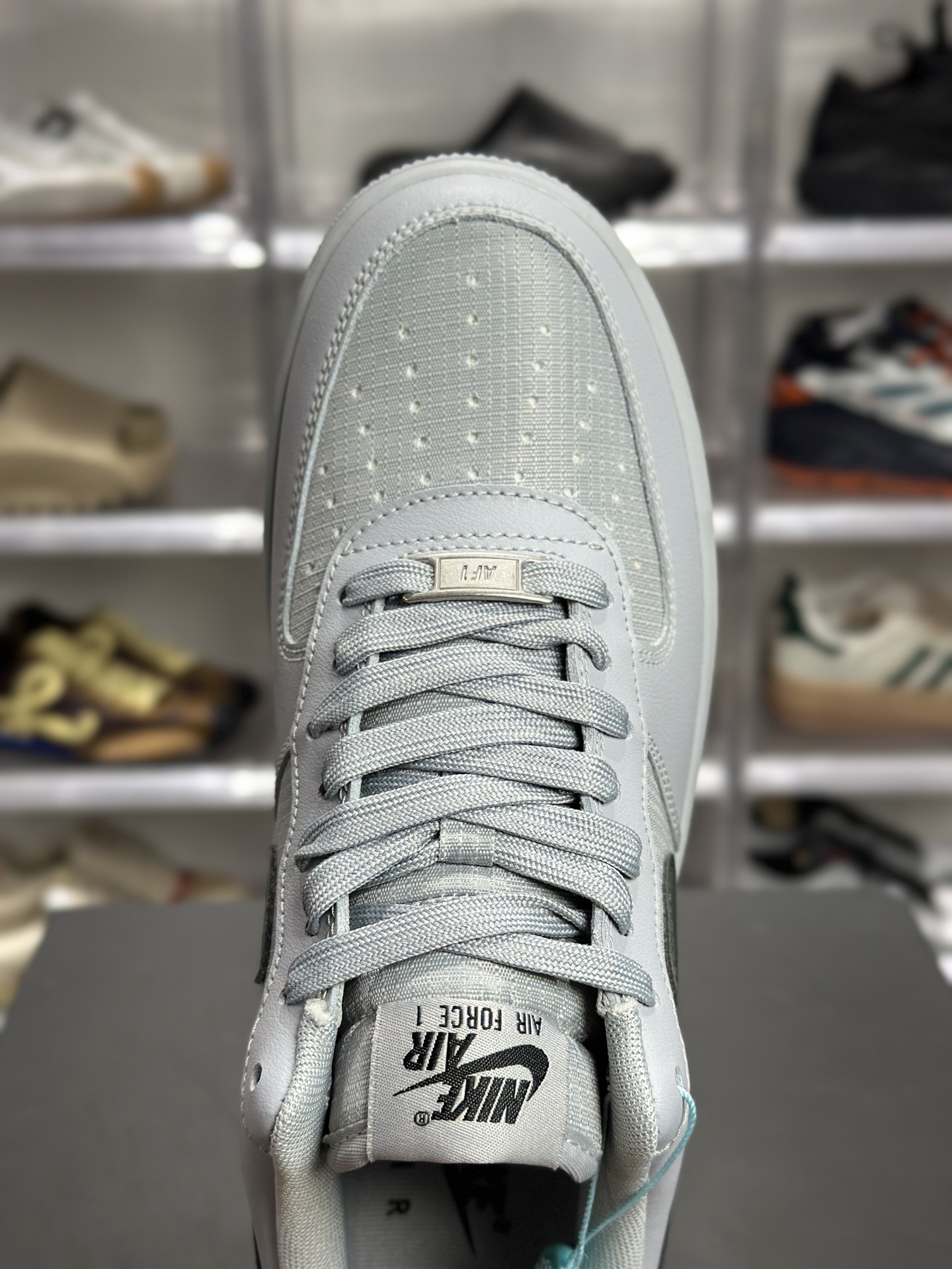 Nike Air Force 1 '07 LV8 浅灰渐变皮革板鞋 IR0952-002