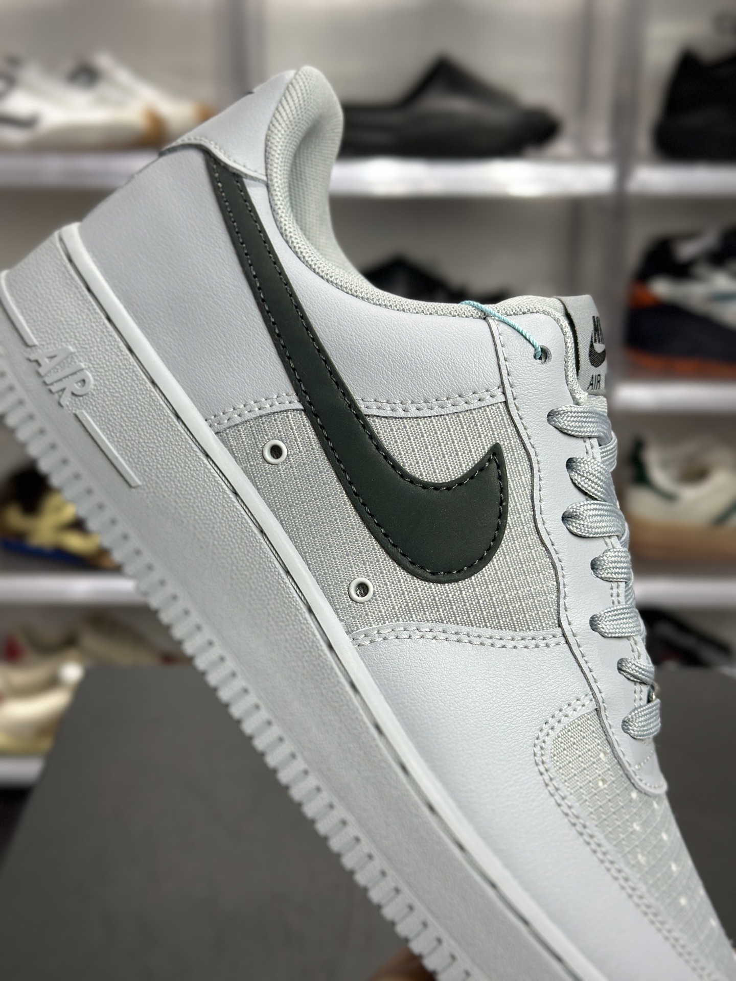 Nike Air Force 1 '07 LV8 浅灰渐变皮革板鞋 IR0952-002