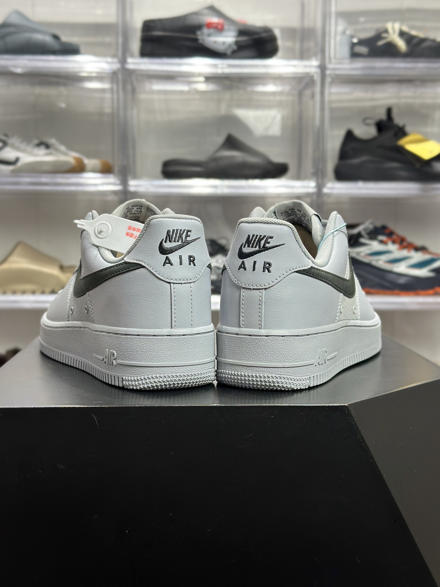 Nike Air Force 1 '07 LV8 浅灰渐变皮革板鞋 IR0952-002
