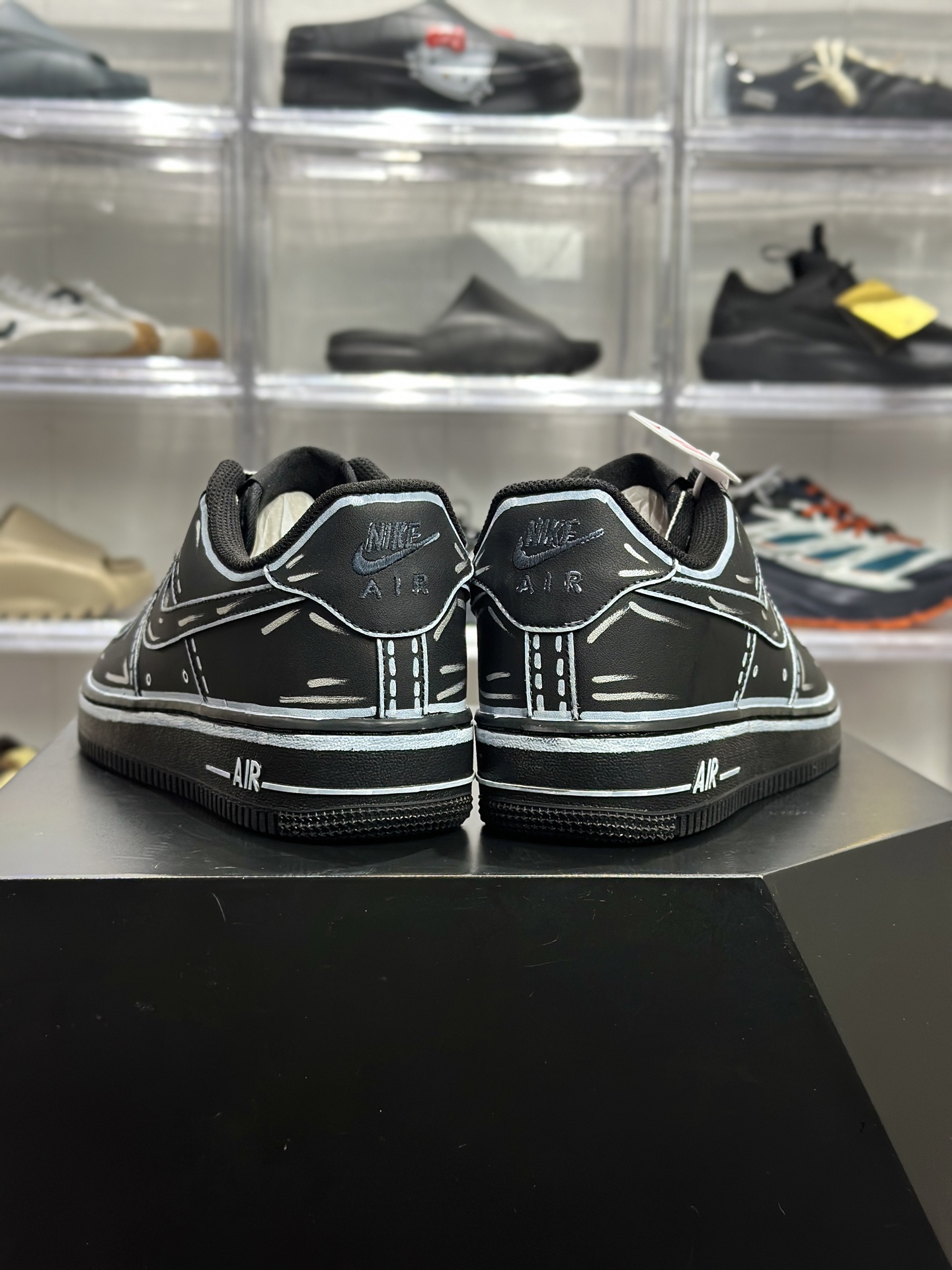 Nike Air Force 1 '07 “Sketch” 黑底白线手绘板鞋 CV2288-001-High Quatity Cheap Brand wholesale wholesaler seller Clothes Bags handbags Sneakers Top Fashion Clothing Shoes from China Factory Chinese suppliers best Quality Beautiful Price Nike Air Force 1 '07 “Sketch” 黑底白线手绘板鞋 CV2288-001
