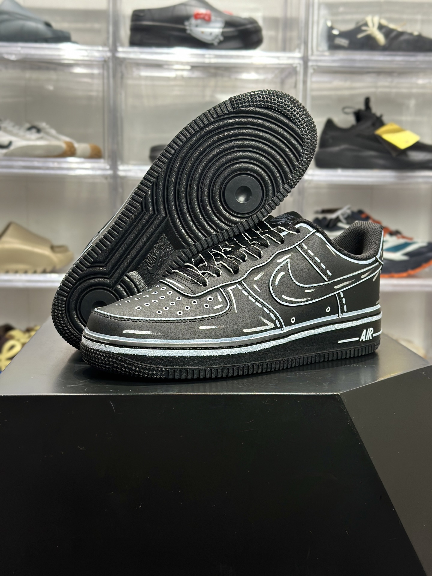 Nike Air Force 1 '07 “Sketch” 黑底白线手绘板鞋 CV2288-001-High Quatity Cheap Brand wholesale wholesaler seller Clothes Bags handbags Sneakers Top Fashion Clothing Shoes from China Factory Chinese suppliers best Quality Beautiful Price Nike Air Force 1 '07 “Sketch” 黑底白线手绘板鞋 CV2288-001