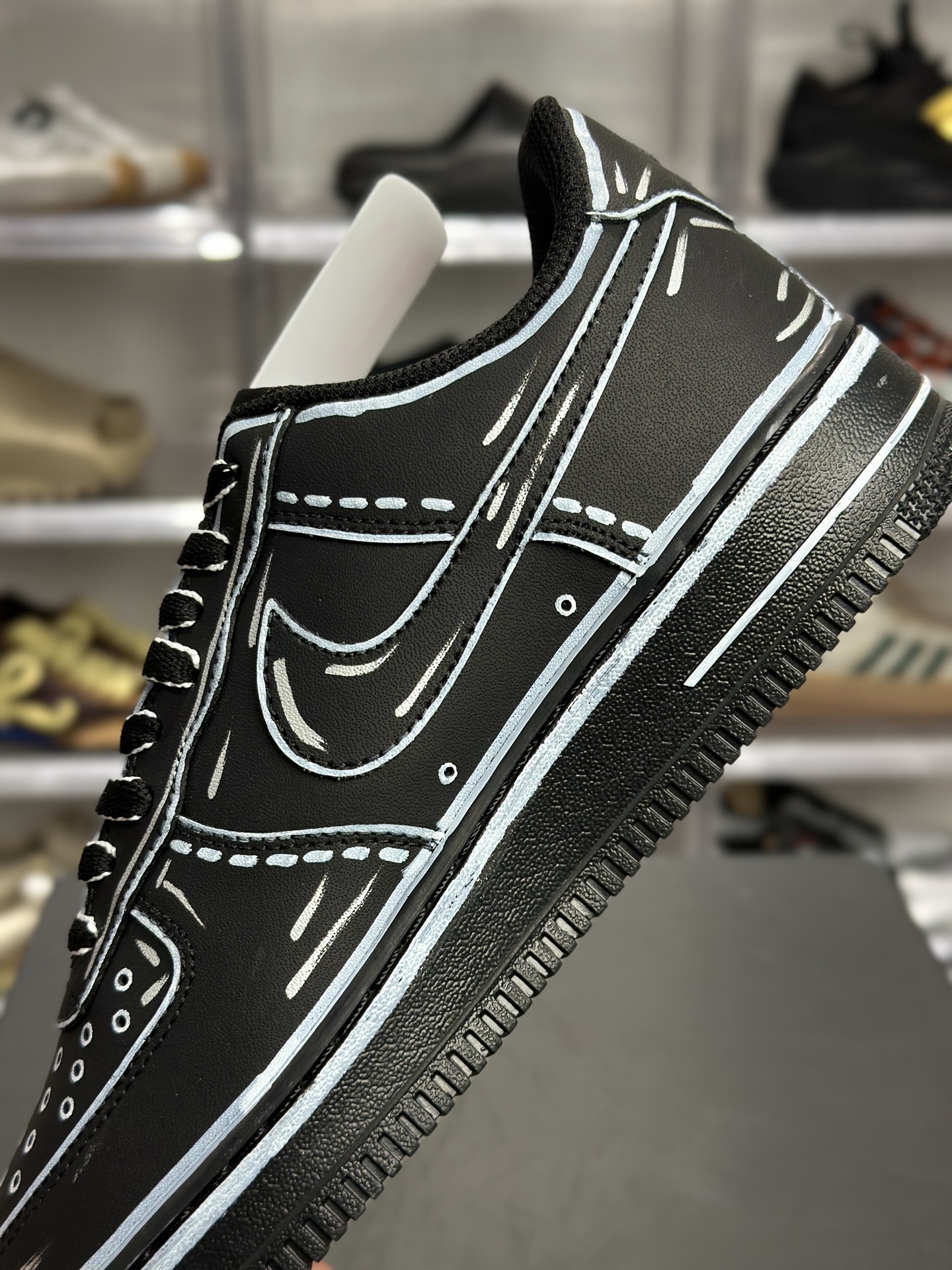 Nike Air Force 1 '07 “Sketch” 黑底白线手绘板鞋 CV2288-001-High Quatity Cheap Brand wholesale wholesaler seller Clothes Bags handbags Sneakers Top Fashion Clothing Shoes from China Factory Chinese suppliers best Quality Beautiful Price Nike Air Force 1 '07 “Sketch” 黑底白线手绘板鞋 CV2288-001