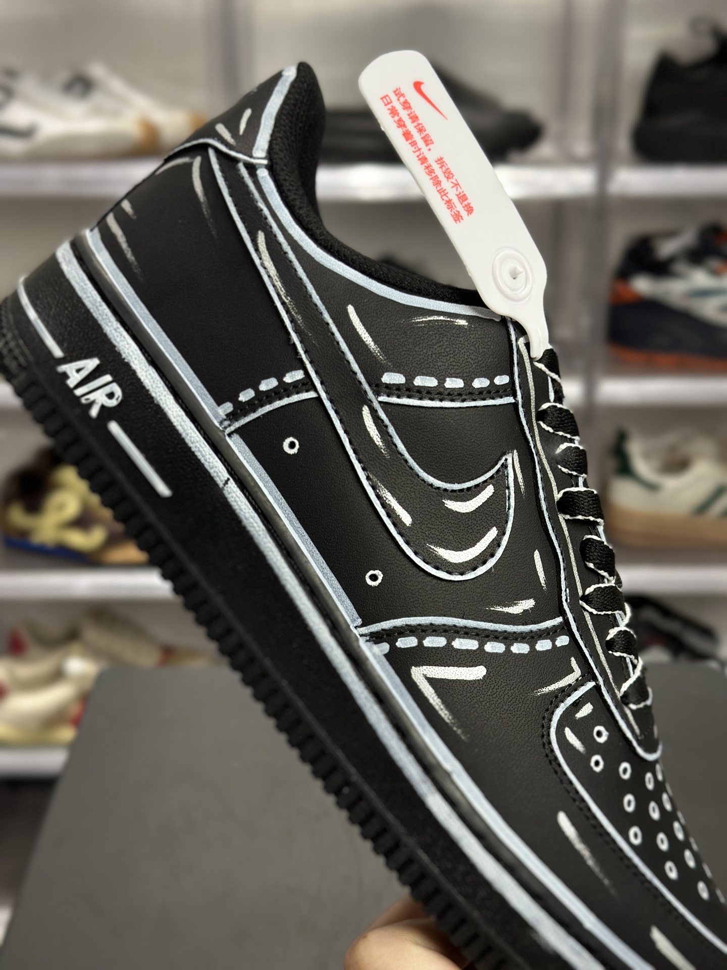 Nike Air Force 1 '07 “Sketch” 黑底白线手绘板鞋 CV2288-001-High Quatity Cheap Brand wholesale wholesaler seller Clothes Bags handbags Sneakers Top Fashion Clothing Shoes from China Factory Chinese suppliers best Quality Beautiful Price Nike Air Force 1 '07 “Sketch” 黑底白线手绘板鞋 CV2288-001