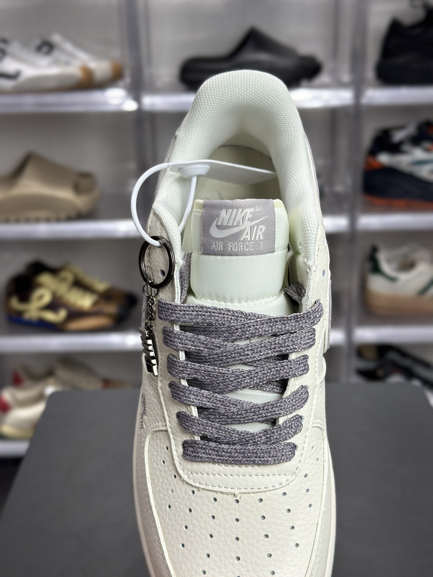 Nike Air Force 1 '07 米白荔枝纹 + 灰蛇纹板鞋 DN9868-107-Top High Quatity Cheap Sneakers Fashion Clothing Clothes Bags handbags Shoes of all Brand wholesale With The best Quality And Beautiful Price from China Factory Chinese suppliers wholesaler seller Nike Air Force 1 '07 米白荔枝纹 + 灰蛇纹板鞋 DN9868-107
