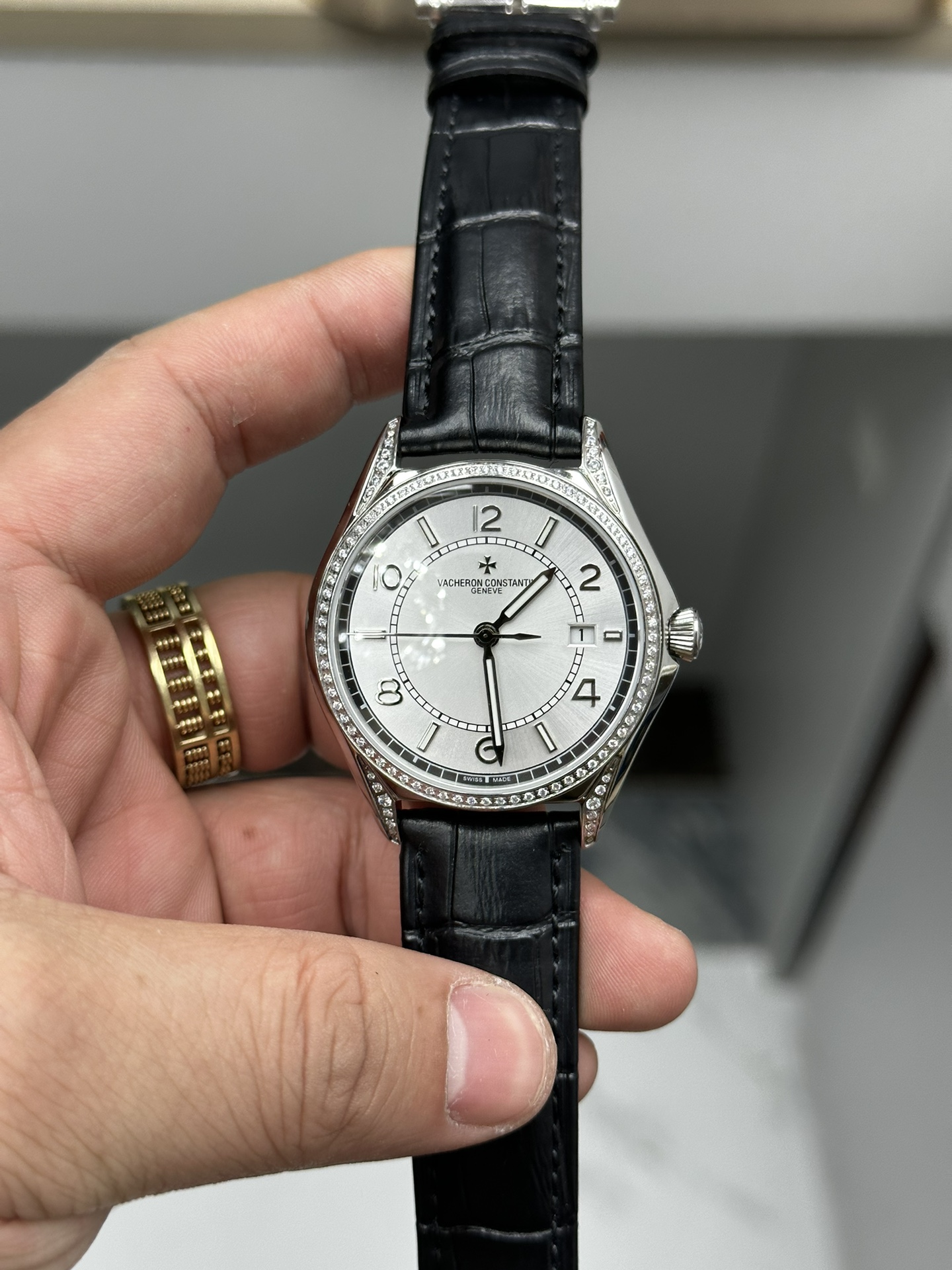 NO:146483,TW New Product Vacheron Constantin VC Wu Lu Type 4600E/000A-B402 Men's Automatic Machinery [Sports can be used for all sports, style and taste!  】【Four core competitiveness】The watch size is 40mmX9.6mm1. Original in hand, capture the charm, disassemble the mold, and match the essence!  2. Equipped with a customized version of the 1326 movement, leading the era of all-in-one machines!  3. The shell with rich lines is perfectly deciphered after one and a half years, exclusively interpreting Vacheron Constantin's high-end polishing. 4. Micro-arch sapphire crystal glass, the shell cover uses Swarovsch diamond white jade, which is flawless, and can be clear at the sight. It shows the original color. [Full in style and very stylish] 1. The strap uses the top Italian fetal cowhide, which uses VC original hand sewing skills. 2. The Malta cross butterfly buckle. It has been tempered into the mountains and is highly anticipated. It is exquisitely recommended for men's mechanical watches, vacheron, cowhide19860909TW 新品 江诗丹顿 VC 伍陆之型4600E/000A-B402 男款自动机械【运动务皆可盘,格调 品味两不失！】【四大核心竞争力】腕表尺寸40mmX9.6mm1.原装在手,捕捉神韵,拆解开模,对位精髓！2.搭载定制版1326型机芯,引领一体机的时代！3.线条丰富的壳体通过一年半才完美破译,独家诠释江诗丹顿的高端打磨.4.微拱型蓝宝石水晶玻璃,壳套采用了施华洛施奇钻石白璧无瑕,视而能清.尽显原装本色.【逼格满满 格调非常】1.表带采用最顶级的意大利胎牛皮,采用VC原厂手工缝制技艺.2.马耳他十字蝴蝶表扣.千锤百炼出深山 万众瞩目 精致推荐男士机械腕表,,vacheron,cowhide,Watch