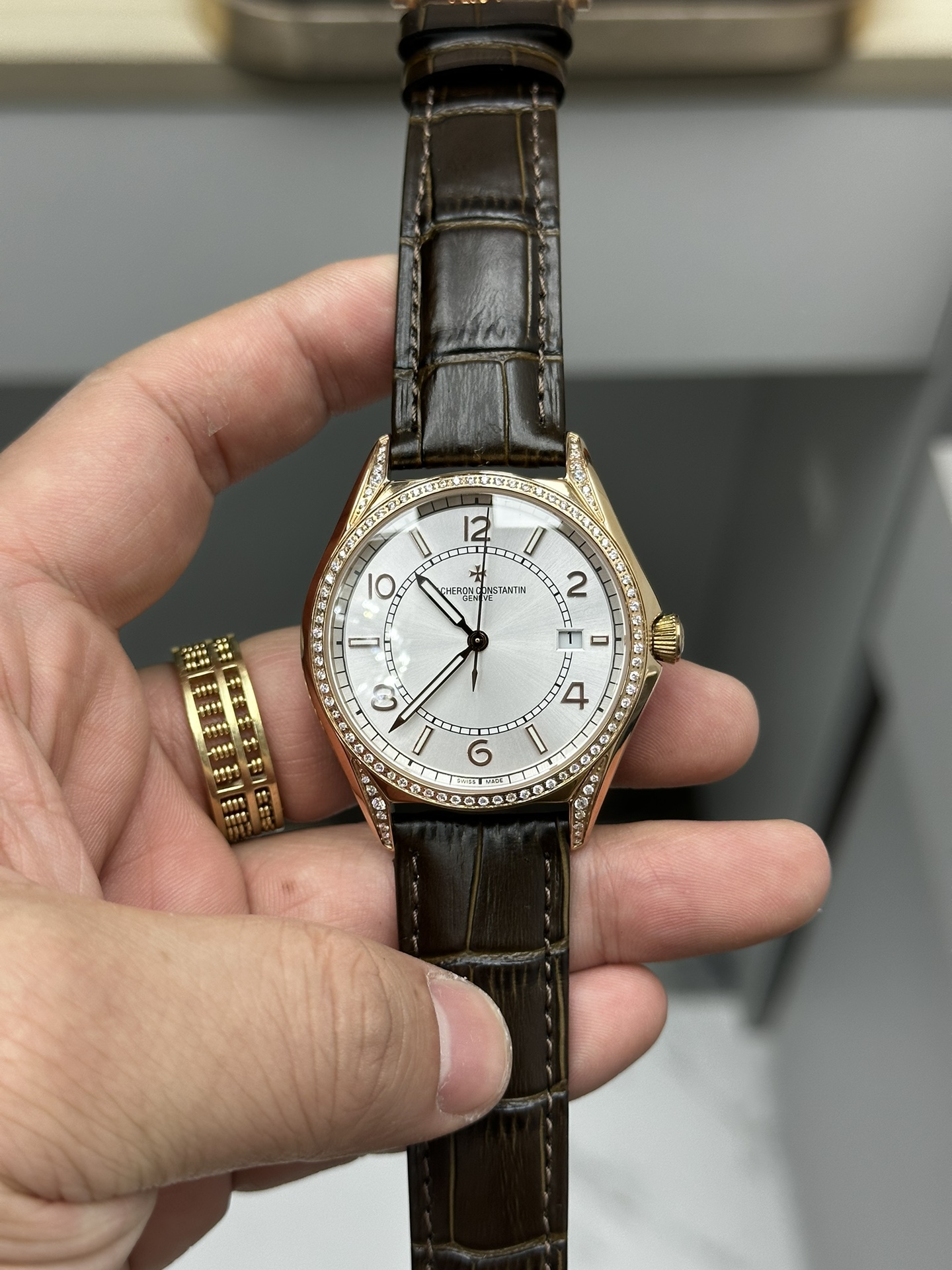 NO:146481,TW New Product Vacheron Constantin VC Wu Lu Type 4600E/000A-B402 Men's Automatic Machinery [Sports can be used for all sports, style and taste!  】【Four core competitiveness】The watch size is 40mmX9.6mm1. Original in hand, capture the charm, disassemble the mold, and match the essence!  2. Equipped with a customized version of the 1326 movement, leading the era of all-in-one machines!  3. The shell with rich lines is perfectly deciphered after one and a half years, exclusively interpreting Vacheron Constantin's high-end polishing. 4. Micro-arch sapphire crystal glass, the shell cover uses Swarovsch diamond white jade, which is flawless, and can be clear at the sight. It shows the original color. [Full in style and very stylish] 1. The strap uses the top Italian fetal cowhide, which uses VC original hand sewing skills. 2. The Malta cross butterfly buckle. It has been tempered into the mountains and is highly anticipated. It is exquisitely recommended for men's mechanical watches, vacheron, cowhide19860909TW 新品 江诗丹顿 VC 伍陆之型4600E/000A-B402 男款自动机械【运动务皆可盘,格调 品味两不失！】【四大核心竞争力】腕表尺寸40mmX9.6mm1.原装在手,捕捉神韵,拆解开模,对位精髓！2.搭载定制版1326型机芯,引领一体机的时代！3.线条丰富的壳体通过一年半才完美破译,独家诠释江诗丹顿的高端打磨.4.微拱型蓝宝石水晶玻璃,壳套采用了施华洛施奇钻石白璧无瑕,视而能清.尽显原装本色.【逼格满满 格调非常】1.表带采用最顶级的意大利胎牛皮,采用VC原厂手工缝制技艺.2.马耳他十字蝴蝶表扣.千锤百炼出深山 万众瞩目 精致推荐男士机械腕表,,vacheron,cowhide,Watch