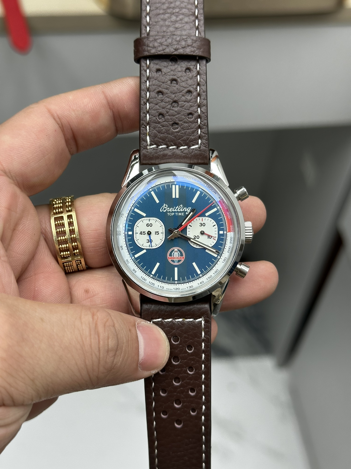 NO:146489,[Produced by GM Factory] TO Breitling's new chronograph watch (Navitimer), Breitling rejuvenates the classic watch with bold colors. 1 diameter 42MM, the same size as the authentic product!  The 2 iterations are undoubtedly an authentic unique chronograph watch with unique decorations on the back cover!  3 uses 904L stainless steel bezel for easy grip!  4 Effectively protect the double-sided anti-glare sapphire watch mirror. 5 The dial is available in black, blue and white, and is decorated with large-sized luminous hands and hour markers. GM masterpiece is welcome to taste it!  breitling19860909【GM Factory出品】TO百年灵全新计时腕表（Navitimer）,百年灵以大胆色彩焕新演绎经典腕表. 1直径42MM,跟正品一致的尺寸！ 2迭代款无疑是地道的独特计时腕表,带有后盖表面独特饰片！ 3采用904L精钢表圈,实现轻松握持！ 4有效保护双面防眩蓝宝石表镜. 5表盘有黑色、蓝色及白色可选,均饰有大尺寸夜光指针和时标. GM匠心力作 欢迎品鉴！,,breitling,Watch