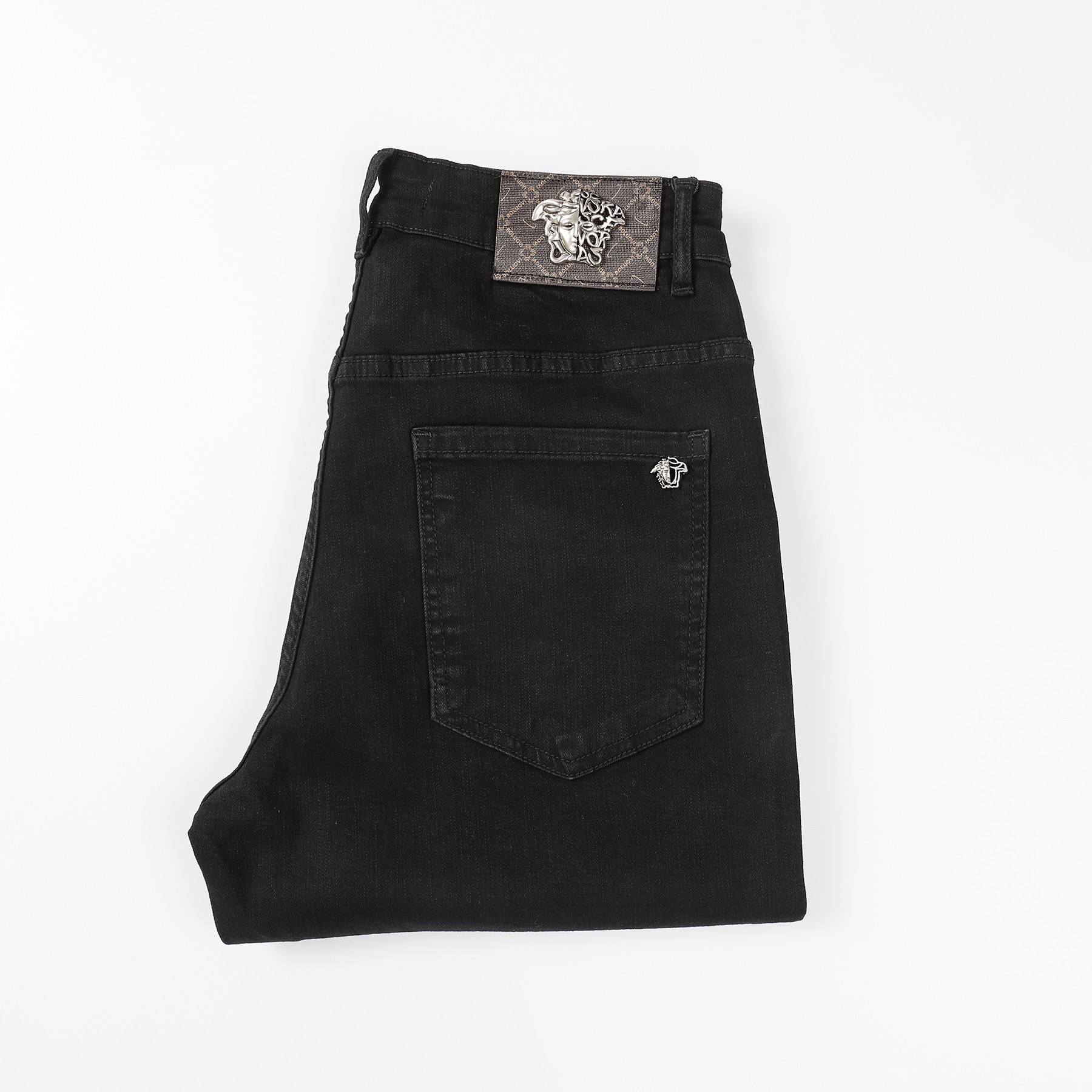 Versace Shorts: Latest High-Quality Water Washed Cotton Jeans Launch - 图片 3