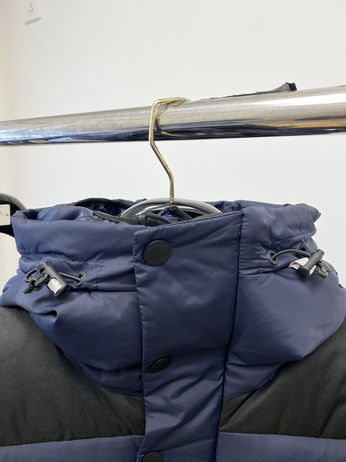 蒙口、2024最新款男士轻薄羽绒服、面料柔软舒适 ．上身版型超赞 ．拉链．辅料都是客供 、进口面料，轻便