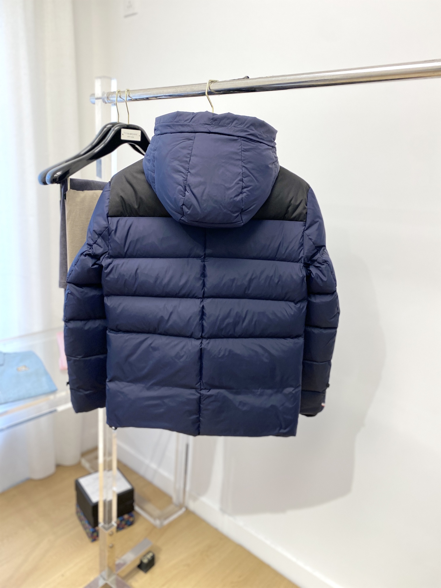 蒙口、2024最新款男士轻薄羽绒服、面料柔软舒适 ．上身版型超赞 ．拉链．辅料都是客供 、进口面料，轻便