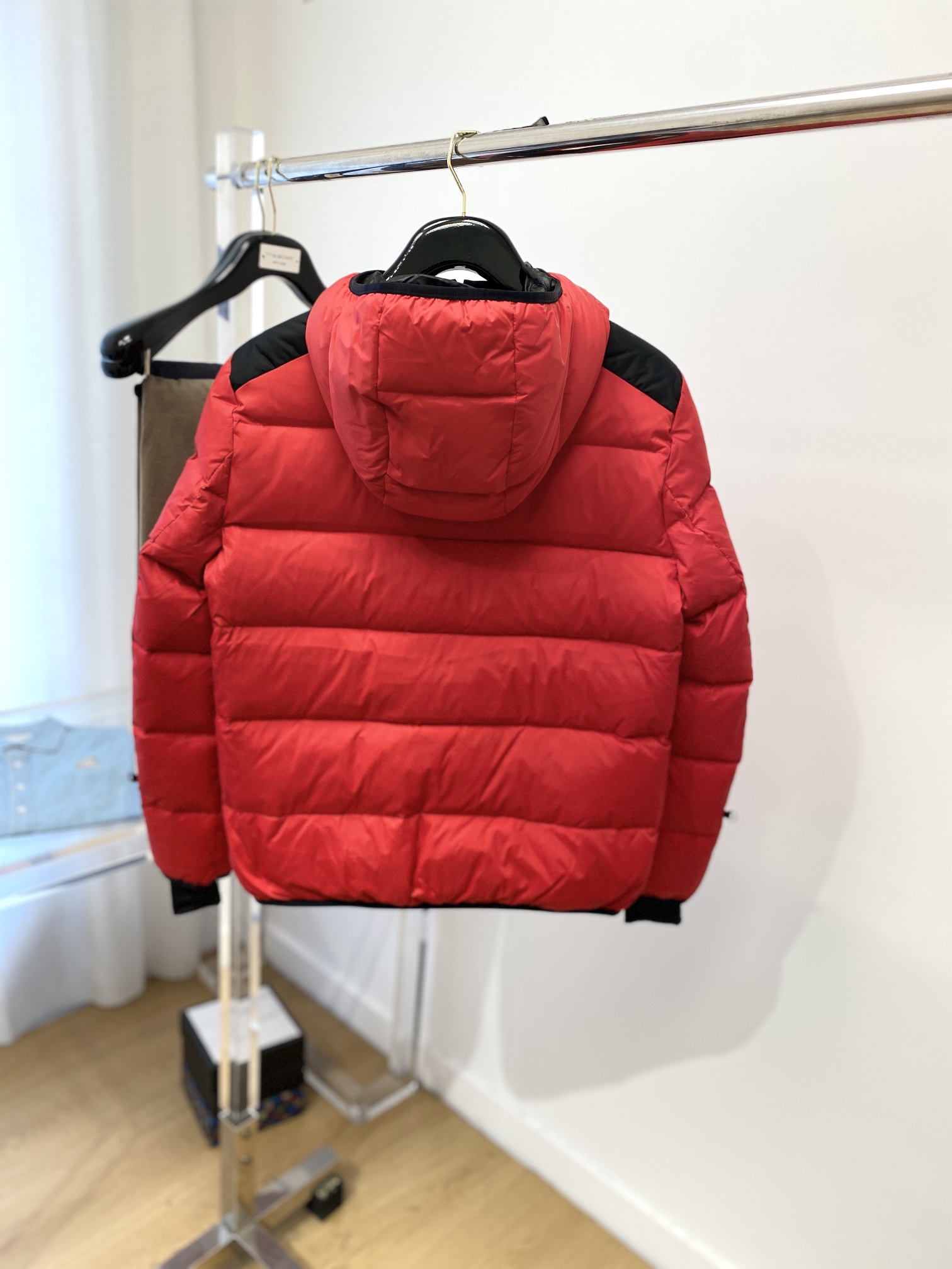 蒙口、2024最新款男士轻薄羽绒服、面料柔软舒适 ．上身版型超赞 ．拉链．辅料都是客供 、进口面料，轻便