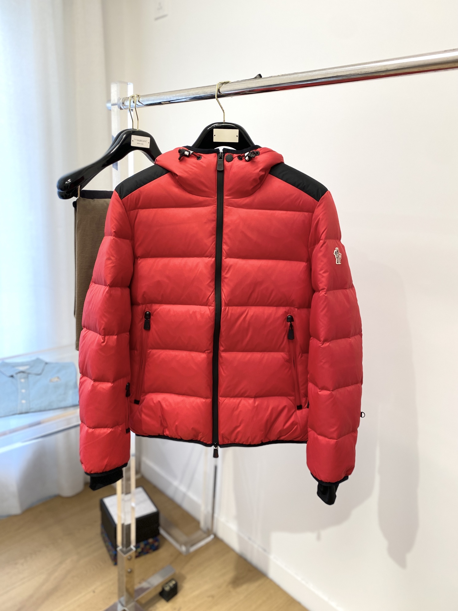 蒙口、2024最新款男士轻薄羽绒服、面料柔软舒适 ．上身版型超赞 ．拉链．辅料都是客供 、进口面料，轻便