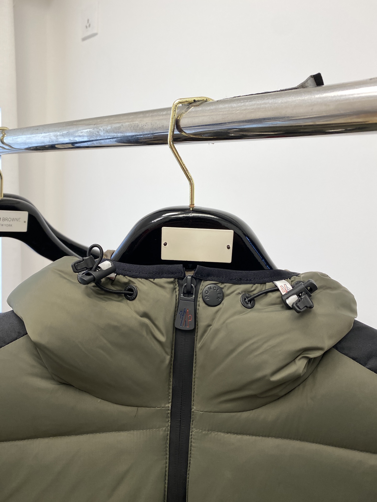 蒙口、2024最新款男士轻薄羽绒服、面料柔软舒适 ．上身版型超赞 ．拉链．辅料都是客供 、进口面料，轻便