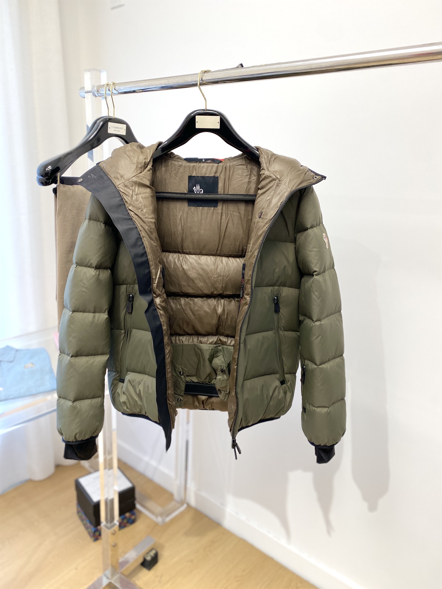 蒙口、2024最新款男士轻薄羽绒服、面料柔软舒适 ．上身版型超赞 ．拉链．辅料都是客供 、进口面料，轻便